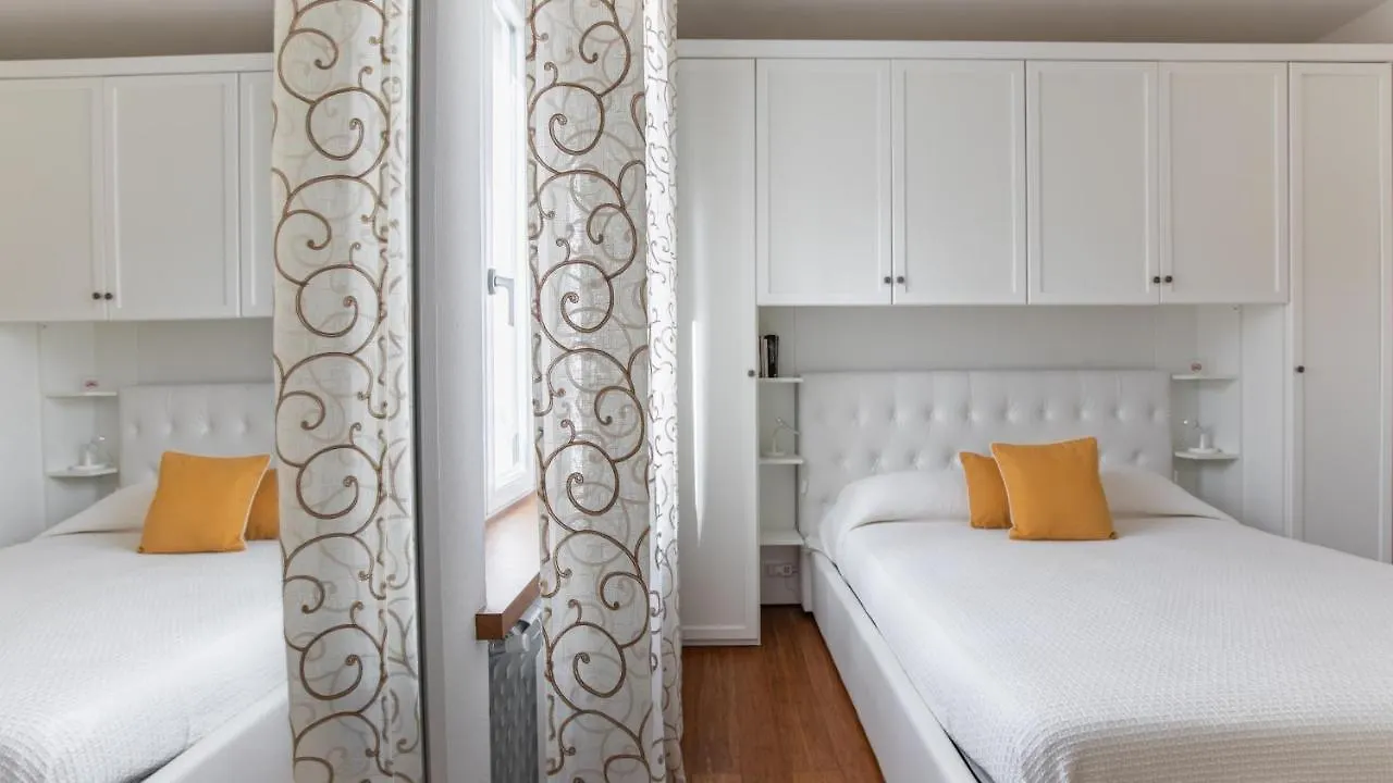 Elena House White Apartment Βιαρέτζιο 0*,  Ιταλία