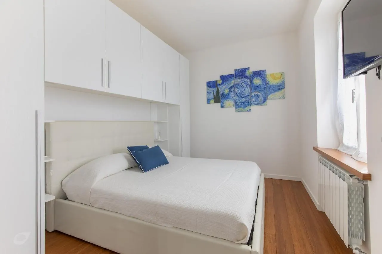 Elena House White Apartment Βιαρέτζιο