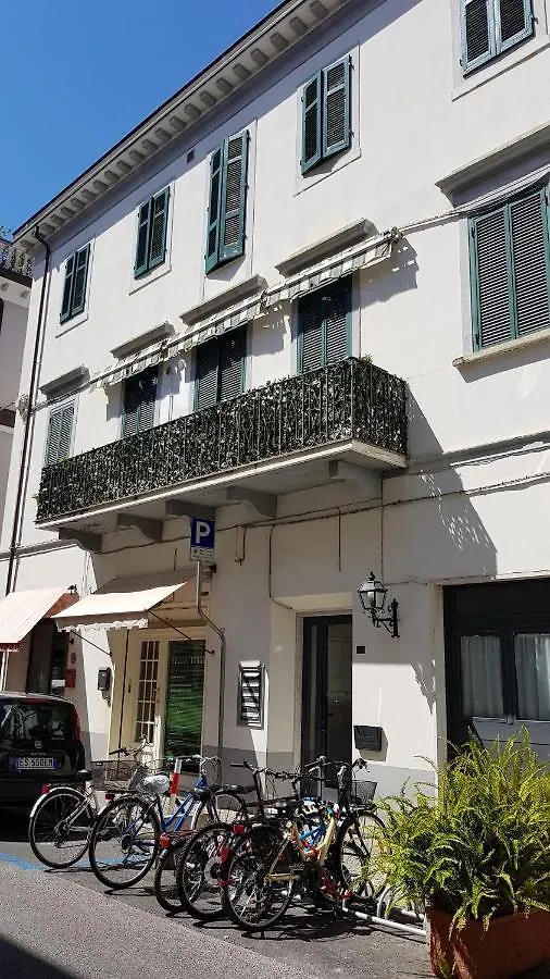 Elena House White Apartment Βιαρέτζιο